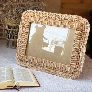Wicker Picture Frame ,Vintage frames , Woven picture frame, Photo frame, rattan picture frame, Home decor, Unusual frame,