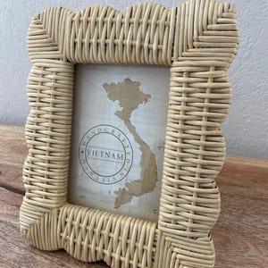 Natural Handwoven Rattan 5x7 Photo Frame Table Decor,Unique Scalloped Woven Basket Picture Frame,Wicker 5x7 Wedding Picture Frame Home Gifts